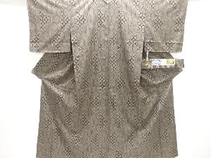 未使用品　亀甲に花七宝模様織り出し本場泥大島紬着物(5マルキ)